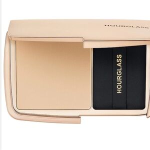 Hourglass NEW!!
Vanish Airbrush Pressed Powder